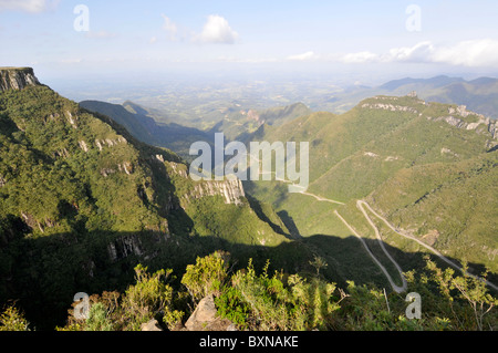 Cliffs and sinuous road at Serra do Rio do Rastro, Lauro Muller, Santa Catarina, Brazil Stock Photo