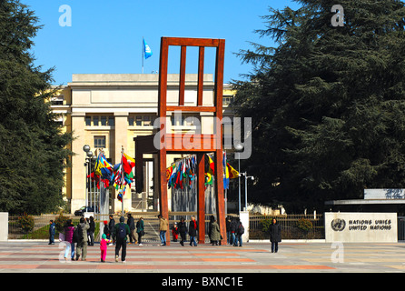 Memorial The Broken Chair to the victims of landmines by Daniel Berset, Geneva, Switzerland Stock Photo