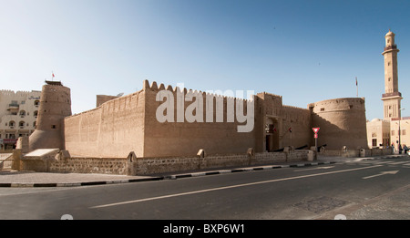 Al Fahidi fort - the Dubai Museum with the Grand Mosque in the background Stock Photo