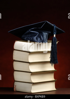 Graduation cap on top of a stack of books Stock Photo - Alamy
