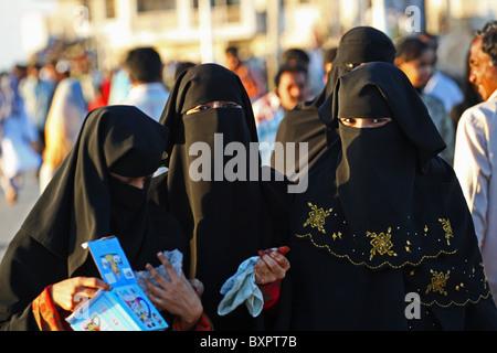 Group of Muslim women in hijab opening present, Haji Ali, Mumbai, India Stock Photo