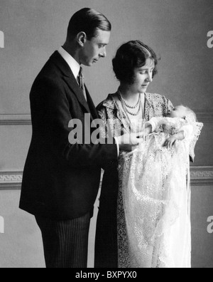 DUKE AND DUCHESS OF YORK (later King George VI and Queen Elizabeth) with the infant Princess Elizabeth  in 1926 Stock Photo