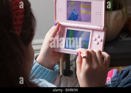 Girl playing on nintendo ds hi-res stock photography and images