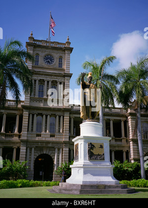 The statue of King Kamehameha in downtown Honolulu Stock Photo