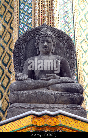 Statue at the Wat Phra Kaeo (Kaew) Temple complex of the Temple of the Emerald Buddha in Bangkok, Thailand Stock Photo