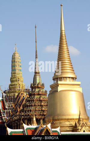 Phra Siratana Chedi gold stupa and Phra Mondop at the Wat Phra Kaeo (Kaew) Temple at the Royal Palace in Bangkok, Thailand Stock Photo