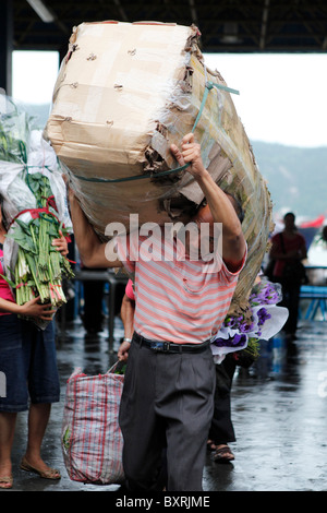 Fresh flowers are delivered to Macau by Chinese crossing from the mainland on sampans to the Cais De Sampanas Sul dock Stock Photo