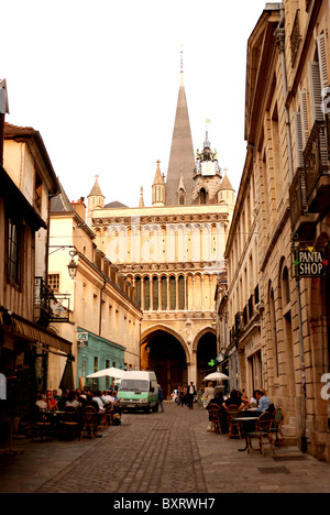 STREET SCENE SHOWING NOTRE DAME CHURCH - DIJON - BURGUNDY - FRANCE Stock Photo