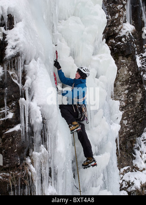 A climber on The Devil's Appendix, Cwm Idwal, Snowdonia Stock Photo - Alamy