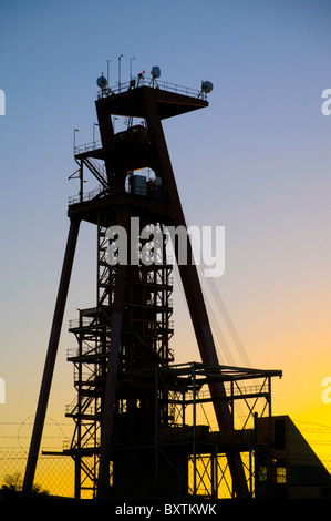 A Goldmine Headframe At Sunset At Kalgoorlie Wa Australia Stock Photo