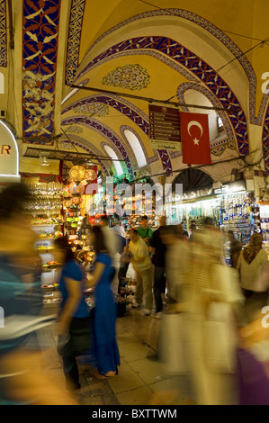 Busy crowds of people, tourists and locals, in the Grand Bazaar, Kapali Carsi, Sultanahmet, Istanbul, Turkey Stock Photo