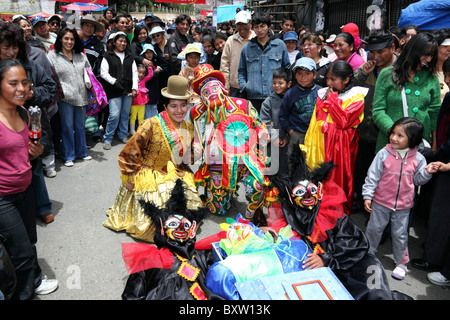 Lead couple (Cholita, L and Chuta, R) and bearers with Pepino in coffin for the Entierro del Pepino parade, La Paz , Bolivia Stock Photo