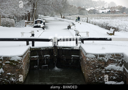 Catteshall Lock in the snow at Farncombe Boathouse on the River Wey in Godalming Surrey Stock Photo