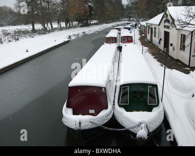 Canal boats in the snow at Farncombe Boathouse on the River Wey in Godalming Surrey Stock Photo