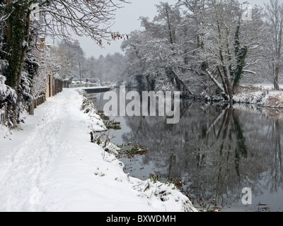 The River Wey in the snow in Godalming Surrey Stock Photo