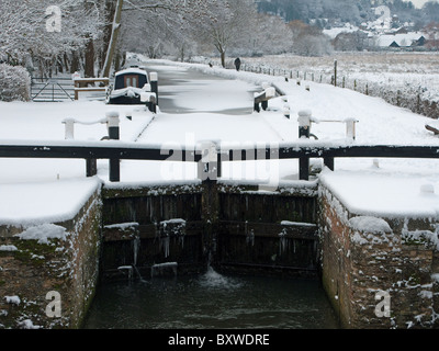 Catteshall Lock in the snow at Farncombe Boathouse on the River Wey in Godalming Surrey Stock Photo