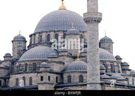 ISTANBUL, Turkey / Türkiye — Yeni Camii (New Mosque) is in on the Eminonu side of the Galata Bridge near the Grand Bazaar. Istanbul, Turkey Stock Photo