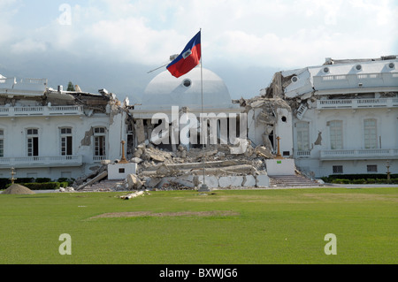 Earthquake devastates presidential palace in central Port Au Prince, Haiti 2010 Stock Photo