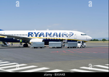 Ryanair Boeing 737-800 on Runway at Carcassonne Airport France Stock Photo