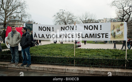 Paris, France, Coptic Christians Demonstrating at Notre Dame Cathedral, Terrorist Attacks in Egypt 'No to Violent Islamism' Christian ACTIVISM Protest Banner, Slogan Stock Photo