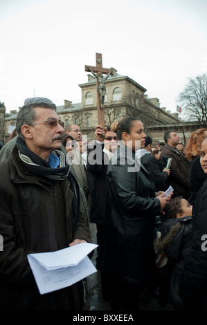 Paris, France, Coptic Christians Demonstrating at Notre Dame Cathedral, Terrorist Attacks in Egypt Stock Photo