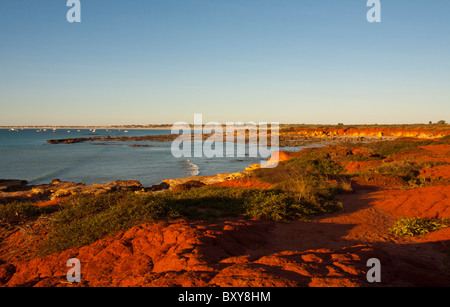 Red pindan cliffs at sunset, Gantheaume Point, Broome, Kimberley, Western Australia Stock Photo