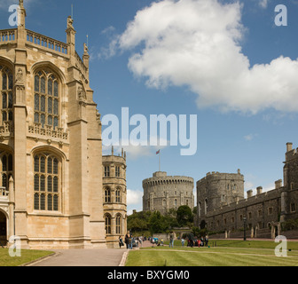 Windsor Castle, Berkshire. Lower Ward with Round Tower on right, and on left  St George's Chapel Stock Photo
