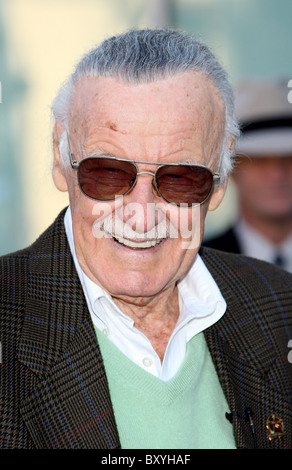 STAN LEE STAN LEE HONORED WITH A STAR ON THE HOLLYWOOD WALK OF FAME HOLLYWOOD LOS ANGELES CALIFORNIA USA 04 January 2011 Stock Photo