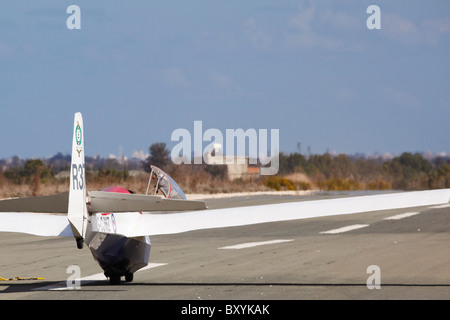 ASK13 of the Crusaders Gliding Club, Cyprus, prepares to winch launch from the tarmac runway at Kingsfield airfield, Dhekelia. Stock Photo