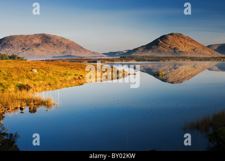 Early morning at Loughaunierien, with the Maumturk mountains in the background, near Maam Cross, Connemara, Co Galway, Ireland Stock Photo