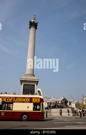 Tour bus passing Nelson's Column in Trafalgar Square Stock Photo