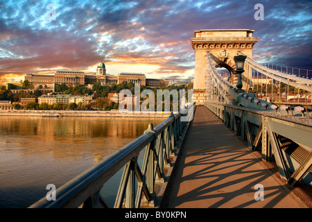 Szecheni Lanchid ( Chain Bridge ). Suspension bridge over the Danube betwen Buda & Pest. Budapest Hungary Stock Photo