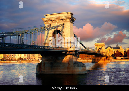 Szecheni Lanchid ( Chain Bridge ). Suspension bridge over the Danube betwen Buda & Pest. Budapest Hungary Stock Photo