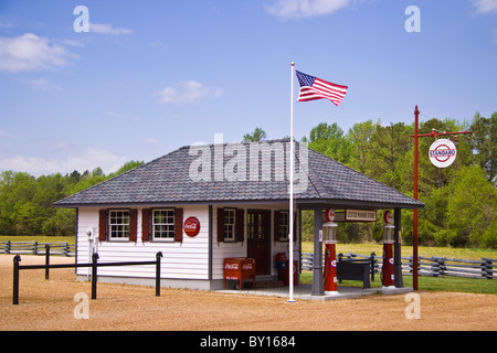 An antique gas filling station and store at Lester Manor Village along the Pamunkey River in Virginia. Stock Photo