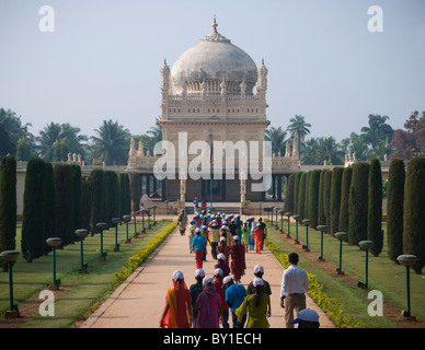 School children visiting the mausoleum known as the Gumbaz in Srirangapatnam In India where Tipu Sultan is buried Stock Photo