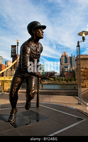 The youngest member of the Clemente family reaches for the plaque as Roberto  Clemente Jr. (l)