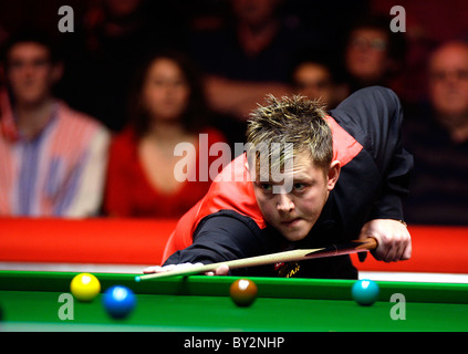 14.01.2011 QUARTER-FINALS- Mark Allen (NI) in action against Neil Robertson (Aus) at Masters Snooker from Wembley Arena. Stock Photo