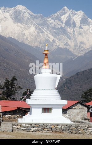 A stupa in Thyangboche, Nepal with mount Everest and Lhotse behind Stock Photo