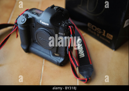 Used Canon EOS 1Ds digital camera DSLR Stock Photo