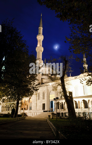 ISTANBUL, Turkey / Türkiye — Sultan Ahmed Mosque (Turkish: Sultanahmet Camii) known popularly as the Blue Mosque is a Muslim (Sunni) Mosque in the center of Istanbul's old town district of Sultanahmet. It was commissioned by Sultan Ahmed I and completed in 1616, Stock Photo