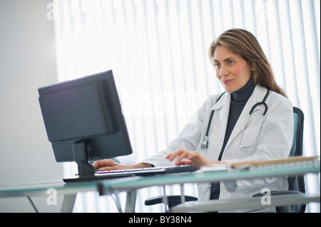 USA, New Jersey, Jersey City, Female doctor using computer in office Stock Photo