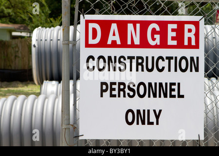 danger sign posted on chain link fence Stock Photo - Alamy