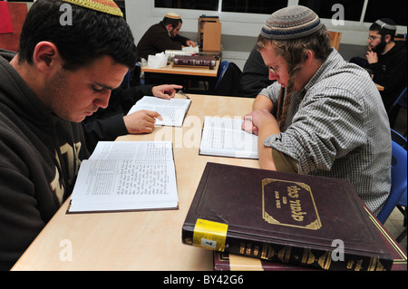 4 Religious Jewish Students Studying Talmud At Lubavitch Headquarters ...