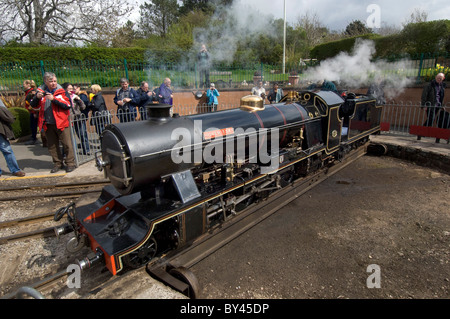 The driver of 15-inch gauge narrow gauge steam locomotive 'River Esk' uses the turntable at Ravenglass to turn his engine round Stock Photo