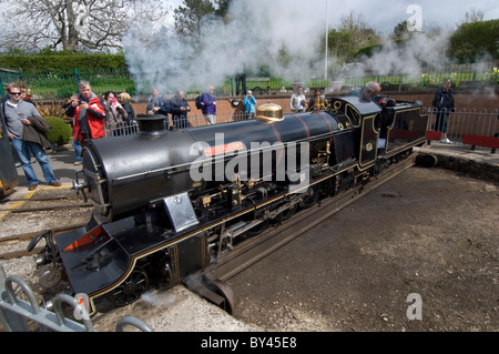 The driver of 15-inch gauge narrow gauge steam locomotive 'River Esk' uses the turntable at Ravenglass to turn his engine round Stock Photo