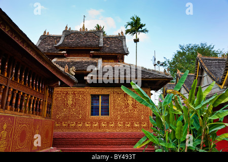 Temple in Dai Minority Park, Ganlanba (Menghan), Jinghong, Yunnan Province, People's Republic of China. JMH4281 Stock Photo