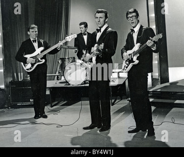 THE SHADOWS UK pop group in 1963 with from l: Brian Locking, Brian Bennett, Bruce Welch, Hank Marvin Stock Photo