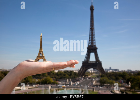 Eiffel tower experience hi-res stock photography and images - Alamy