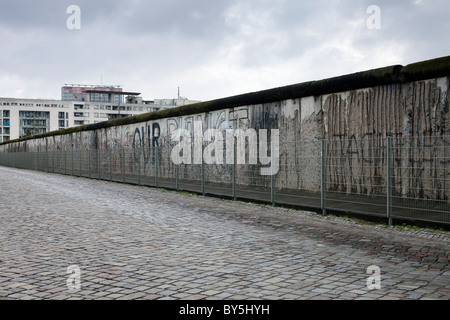 Germany, Berlin, Topography of Terror, remnant of the Berlin Wall. The Berlin Wall was a guarded concrete barrier built in 1961until 1989. Stock Photo