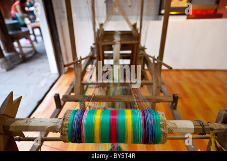 Ancient Dingqiao Jacquard Loom used in the weaving of silk brocade, Huanglongxi, near Chengdu, Sichuan Province, China. JMH4370 Stock Photo